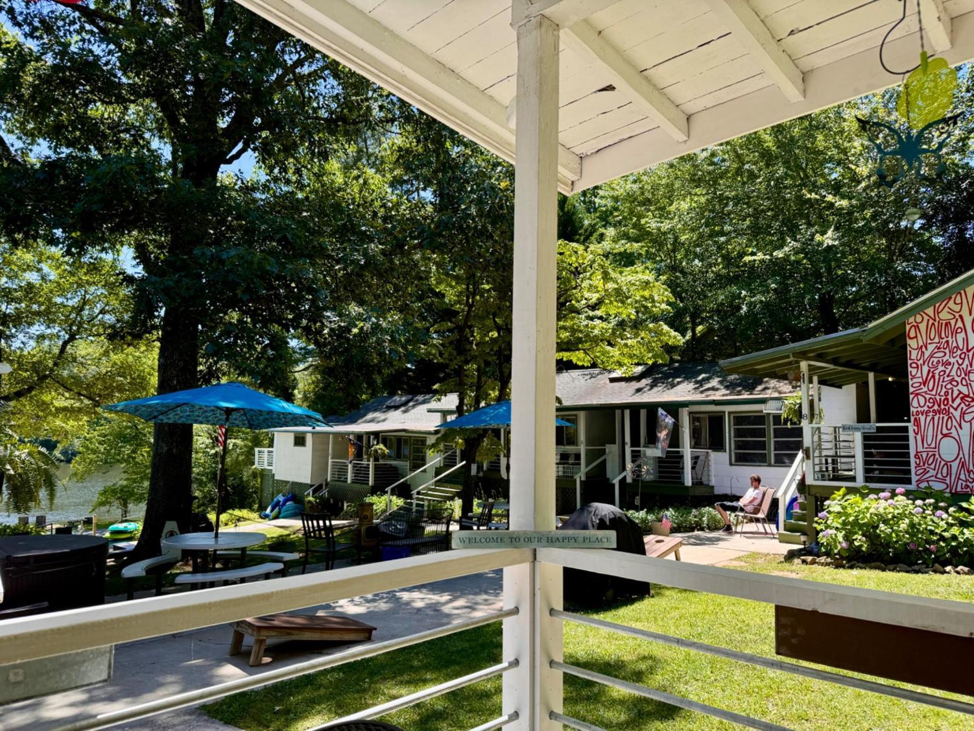 Mountain Lake Cottages Hendersonville Bagian luar foto
