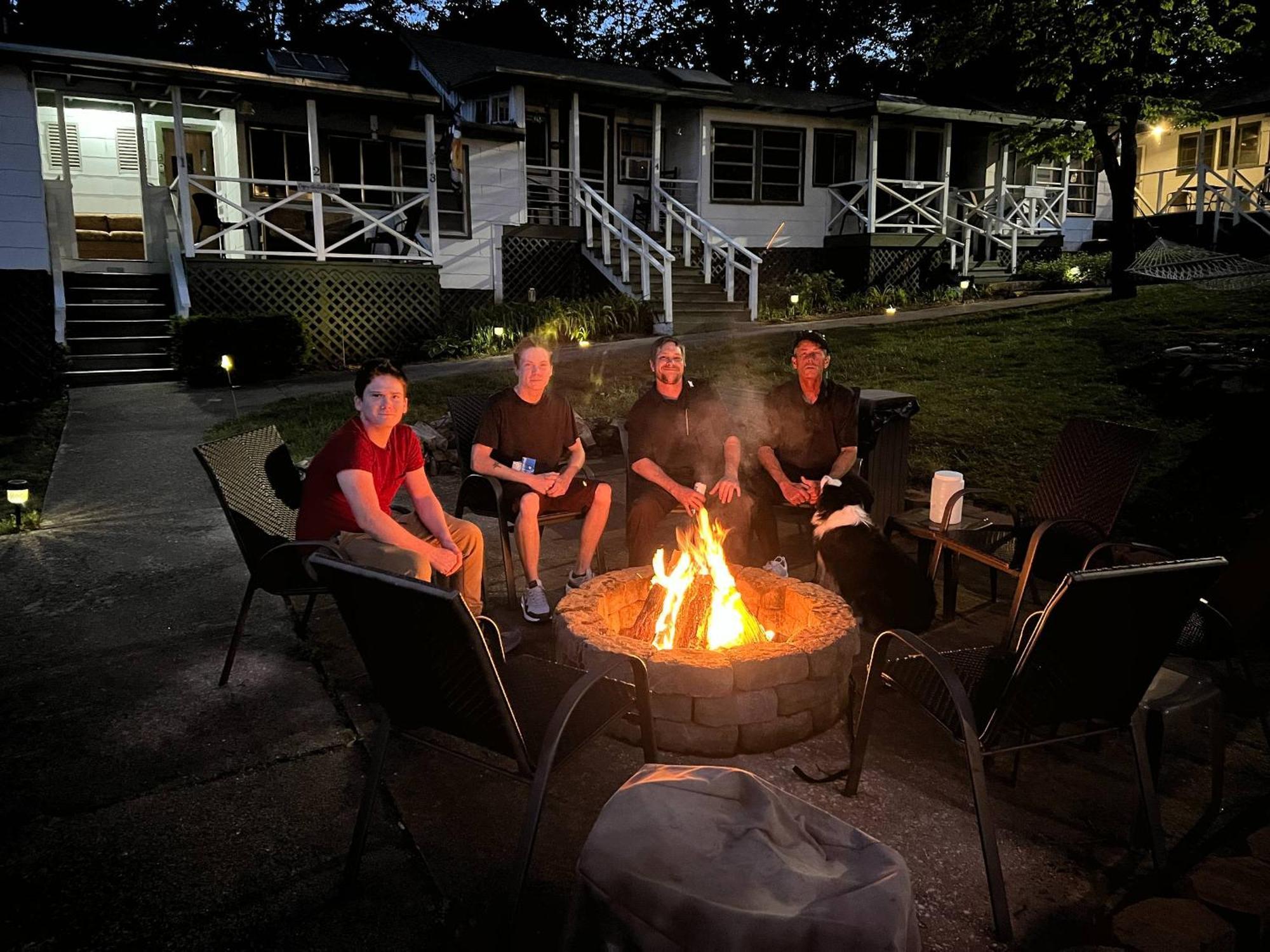 Mountain Lake Cottages Hendersonville Bagian luar foto