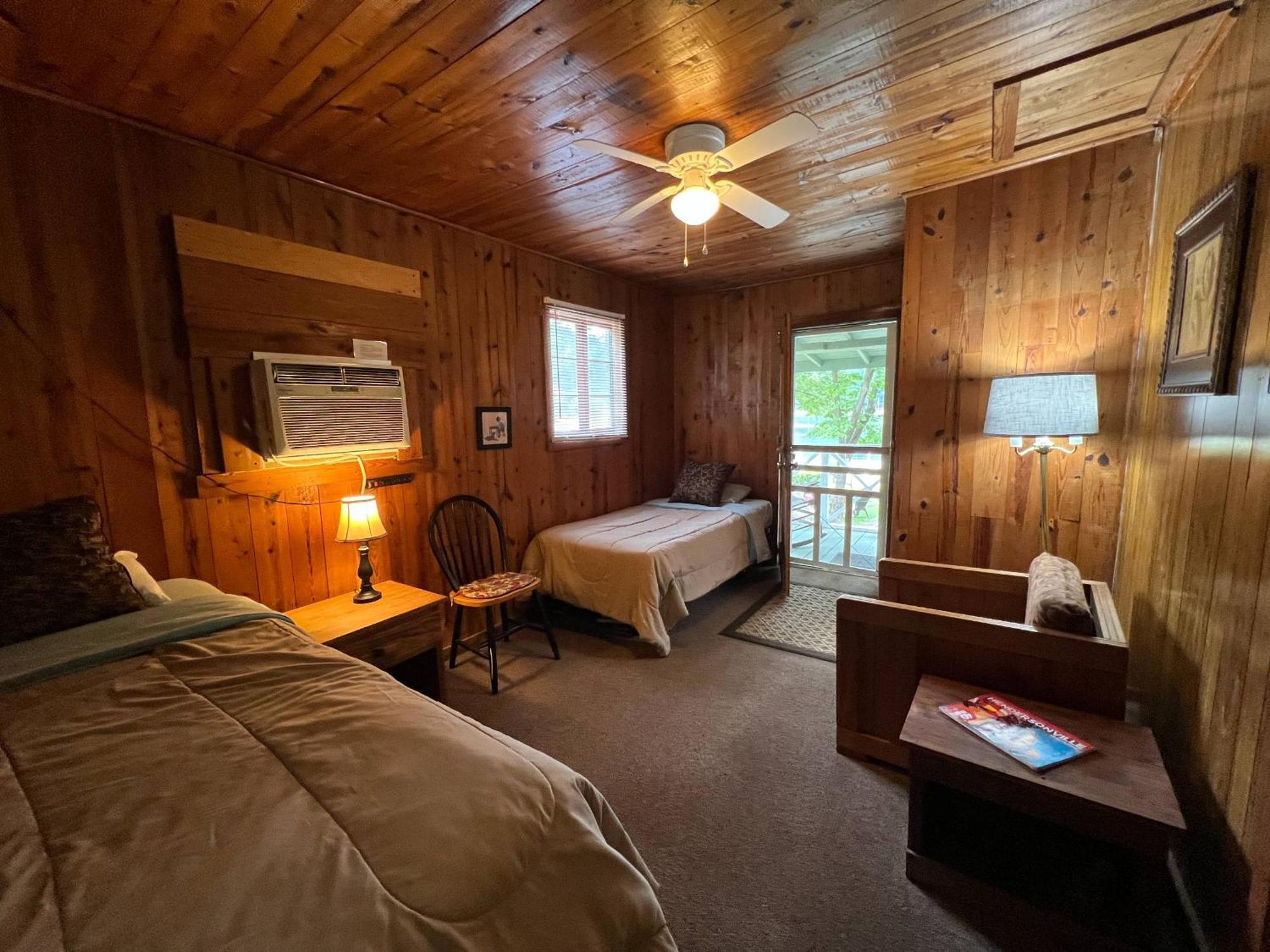 Mountain Lake Cottages Hendersonville Bagian luar foto