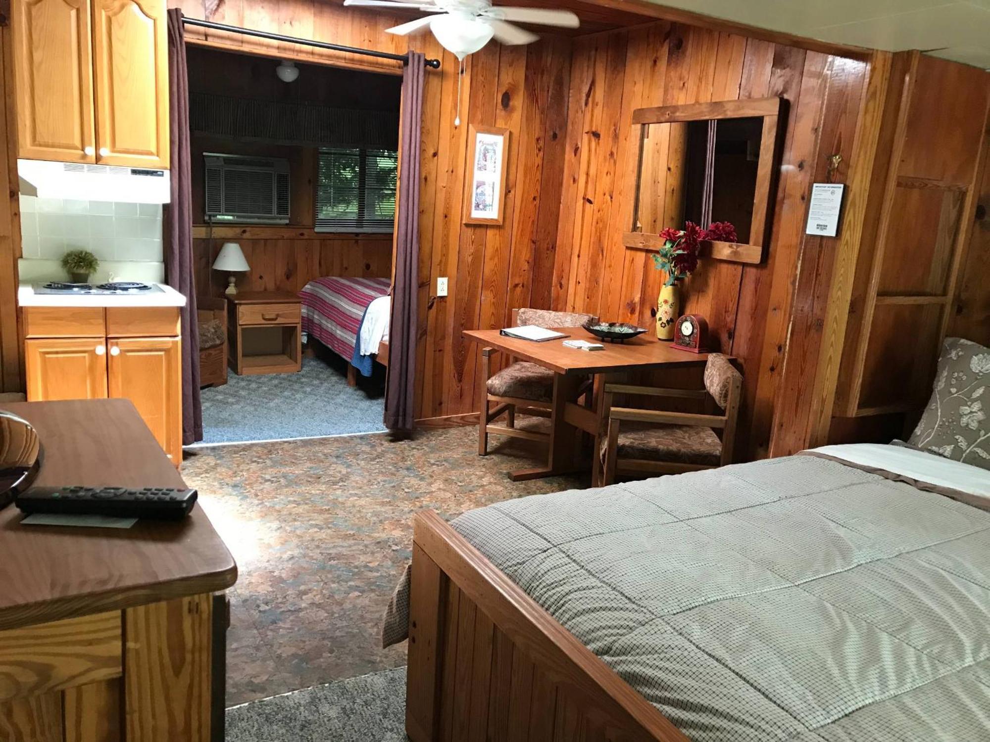 Mountain Lake Cottages Hendersonville Bagian luar foto
