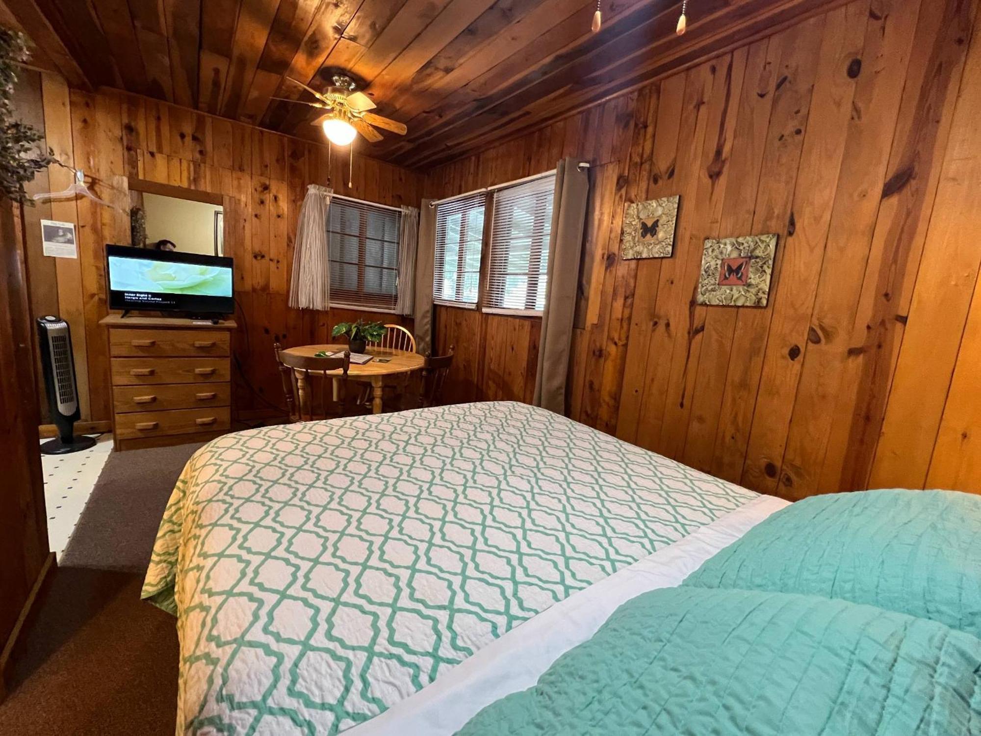 Mountain Lake Cottages Hendersonville Bagian luar foto