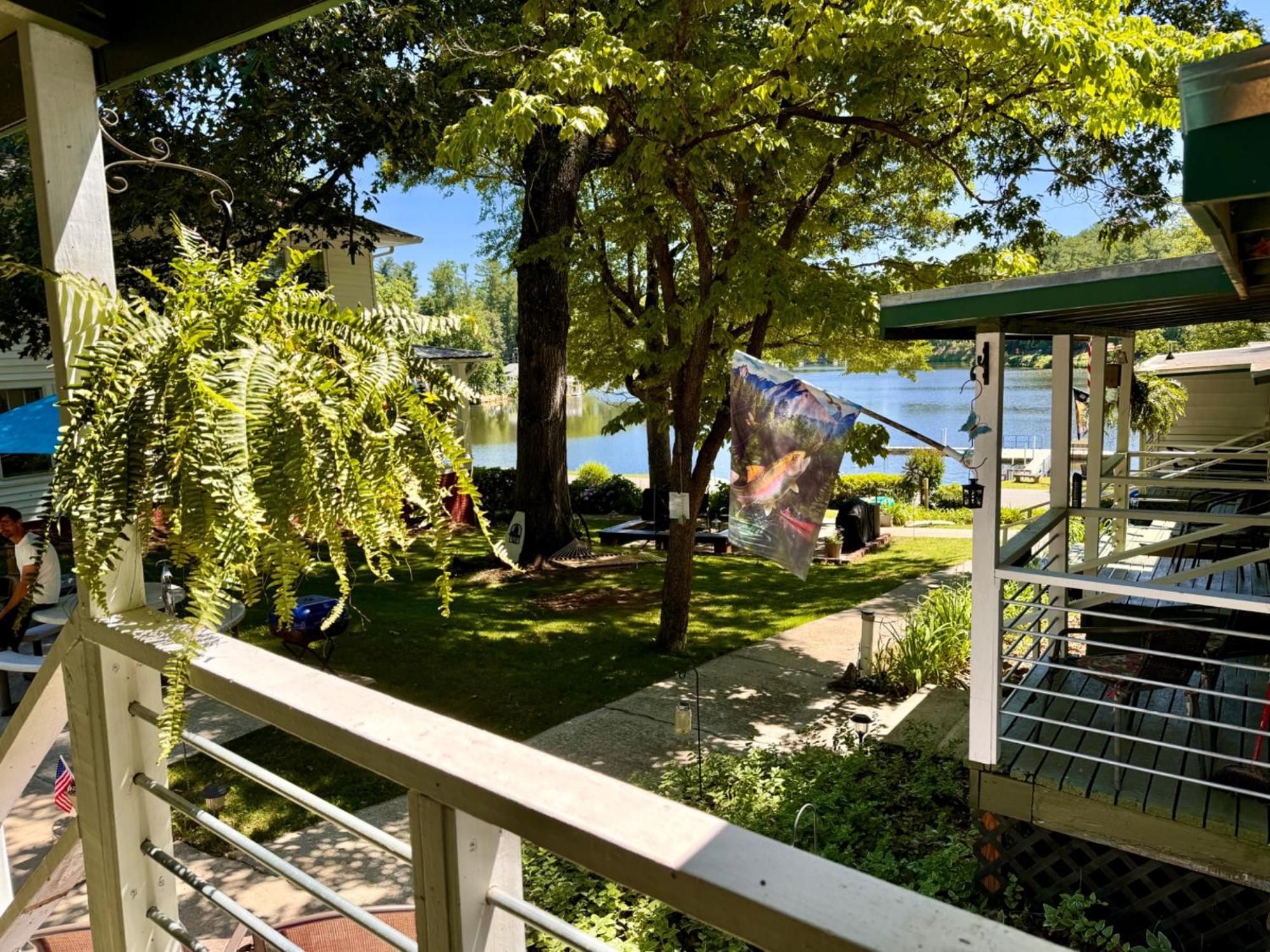 Mountain Lake Cottages Hendersonville Bagian luar foto