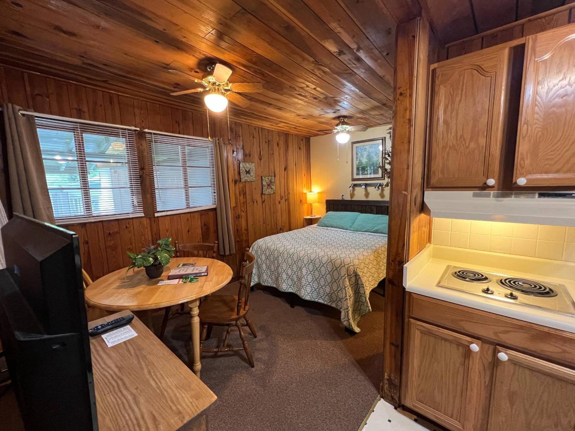 Mountain Lake Cottages Hendersonville Bagian luar foto