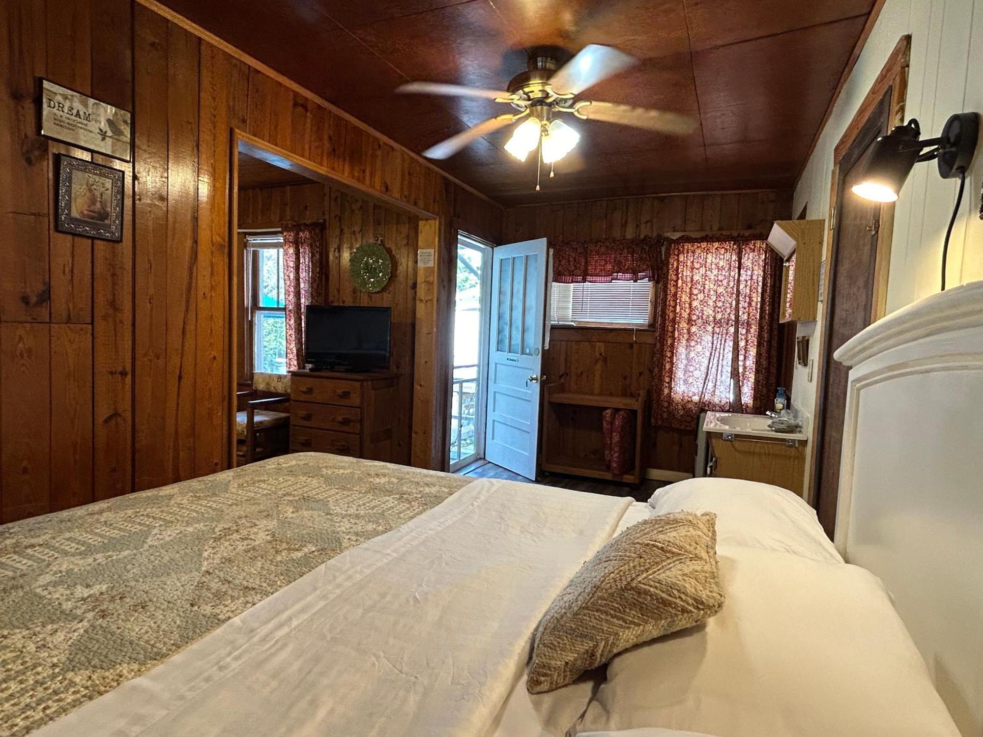 Mountain Lake Cottages Hendersonville Bagian luar foto