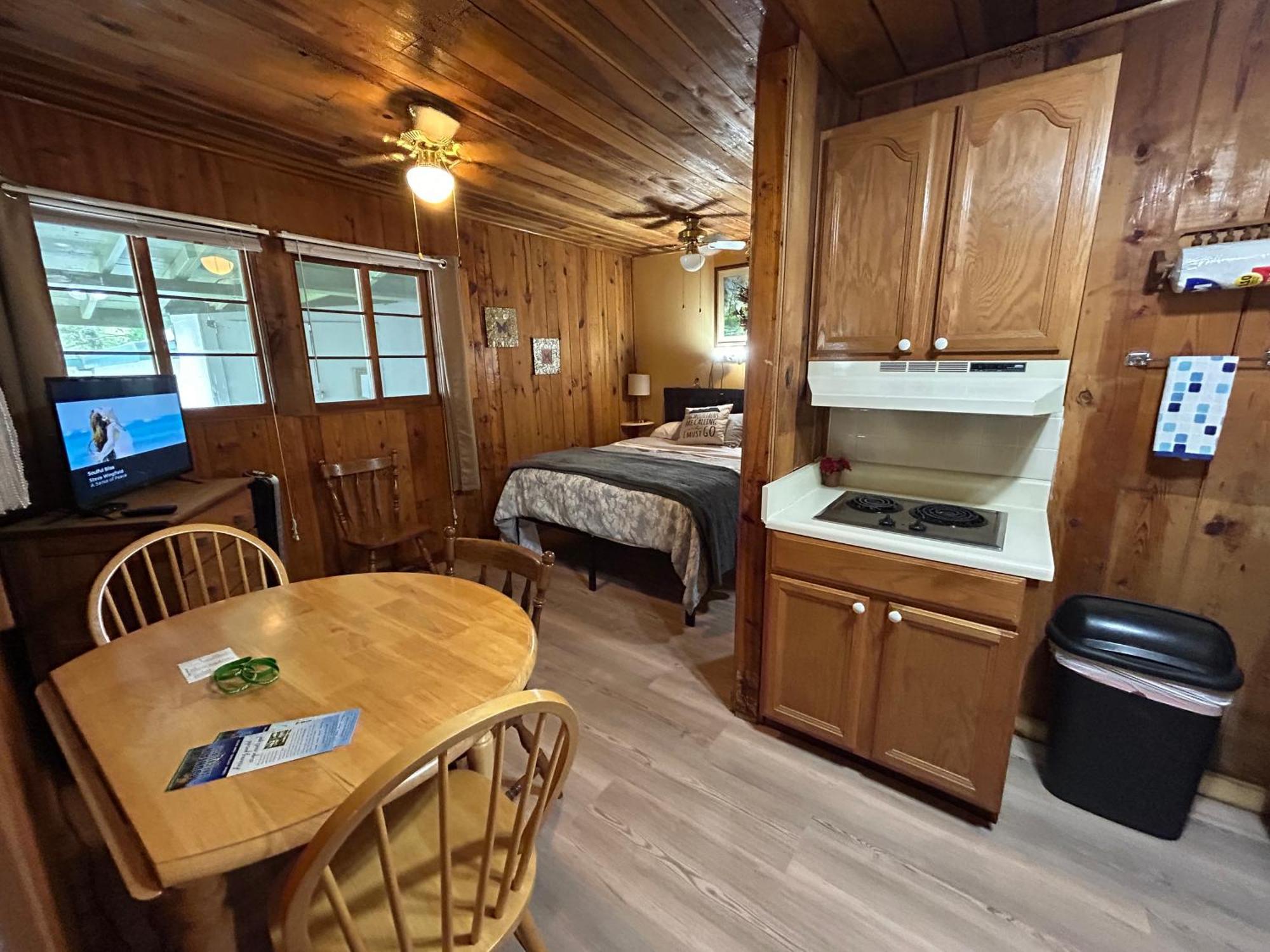 Mountain Lake Cottages Hendersonville Bagian luar foto